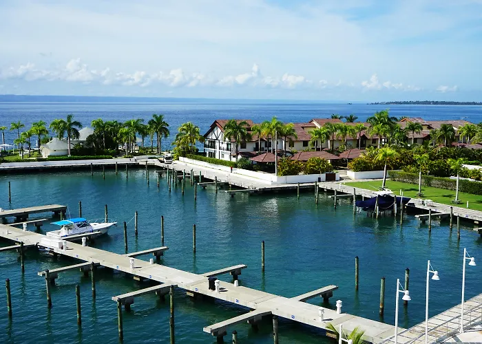 The Bannister Hotel & Yacht Club